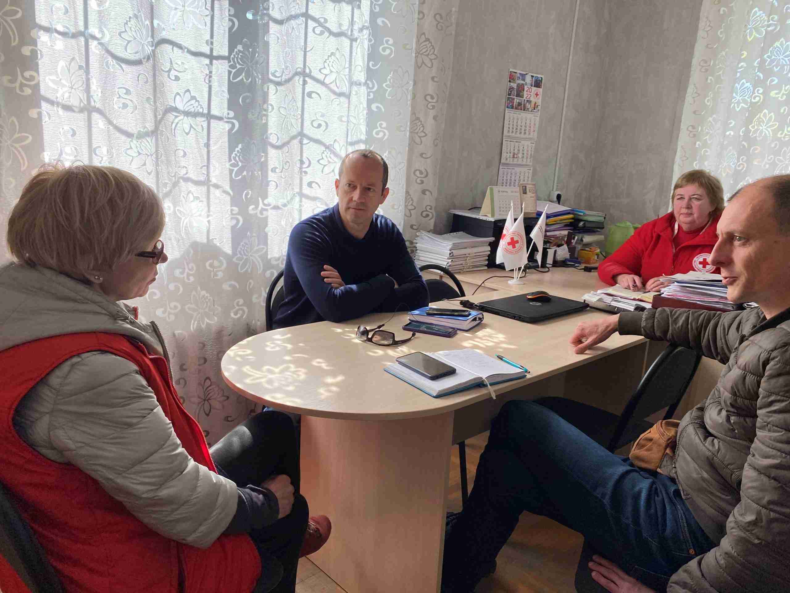 Ontmoeting met Ludmila en Elena van het Rode Kruis in Dnipro.