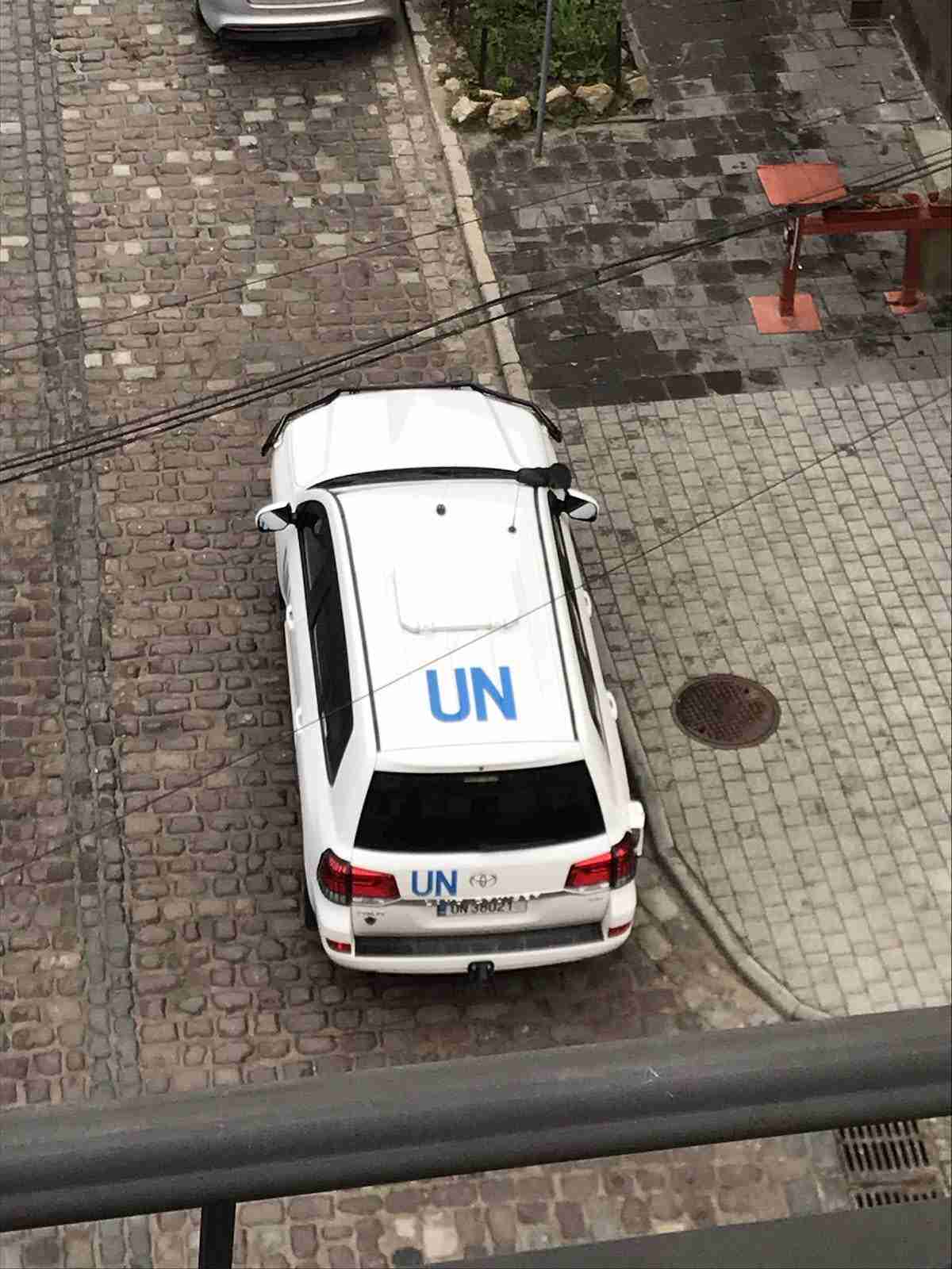 Een auto van de UN kost ongeveer hetzelfde als ons hele budget tot nu toe :))