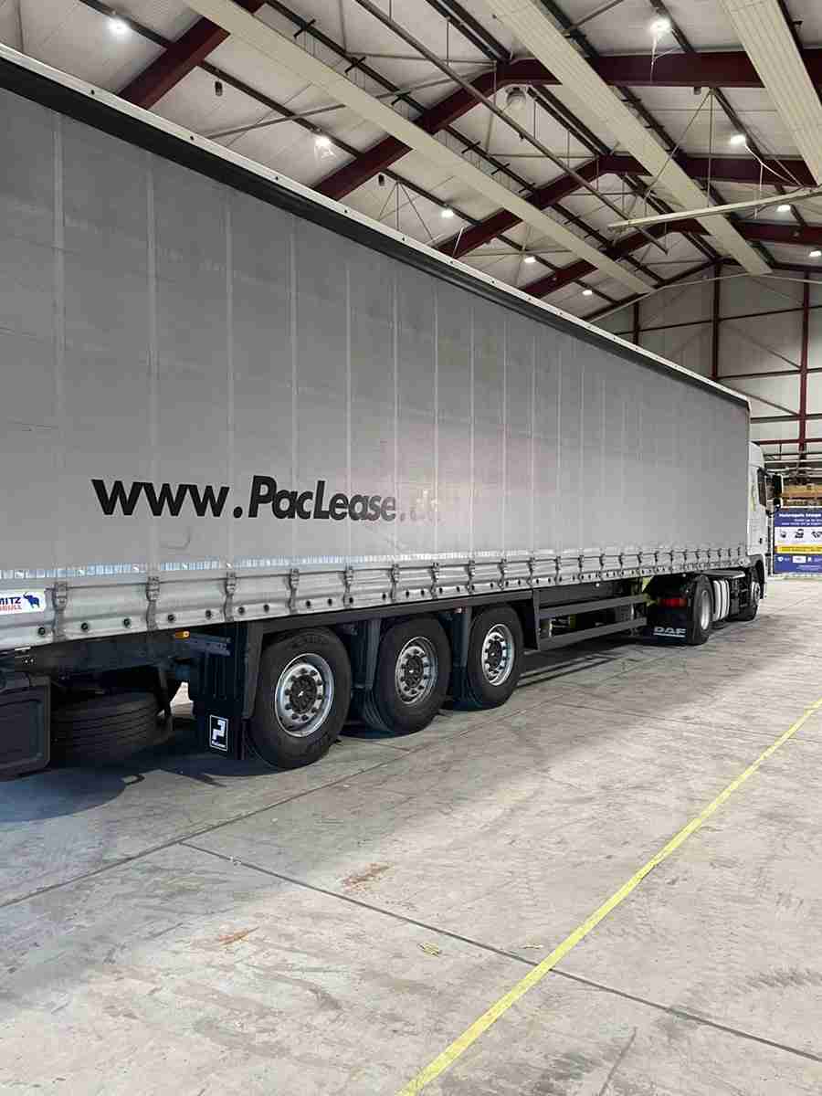 Vrachtwagen nr. 1. 39 pallets, 20 ton, 84 kubieke meter humanitaire hulp naar Mykolaiv.